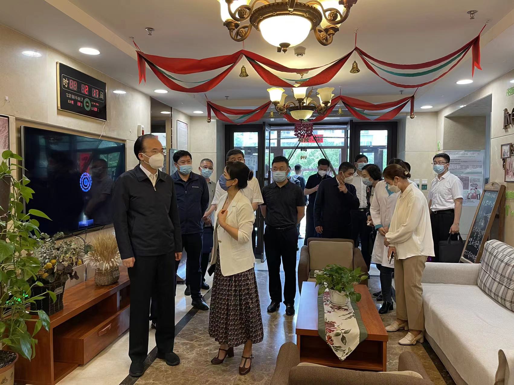 9.吉林省副省長劉凱一行到親親園調(diào)研醫(yī)養(yǎng)結(jié)合工作.jpg 9.吉林省副省長劉凱一行到親親園調(diào)研醫(yī)養(yǎng)結(jié)合工作.jpg